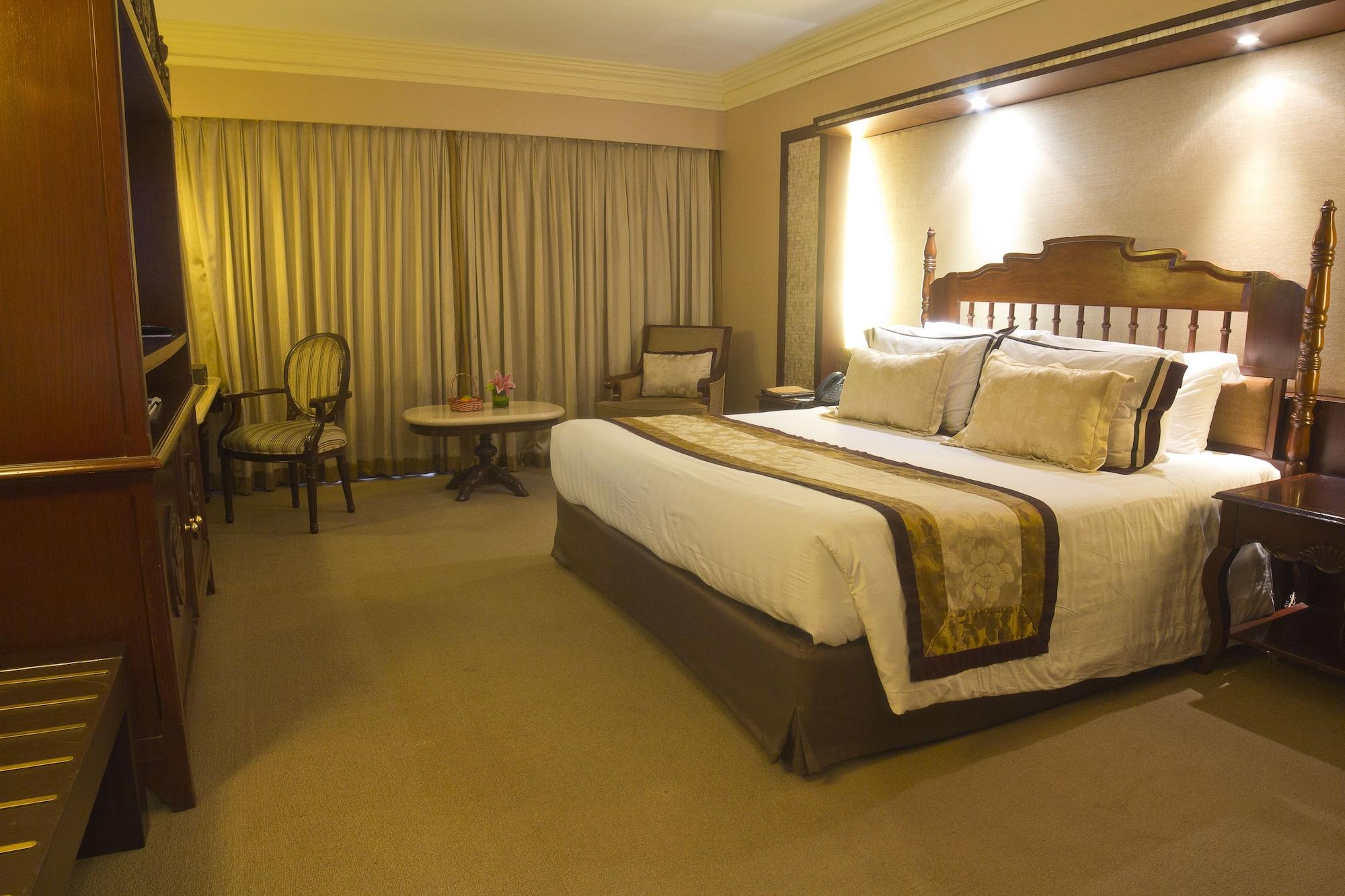 Hotel The 5*