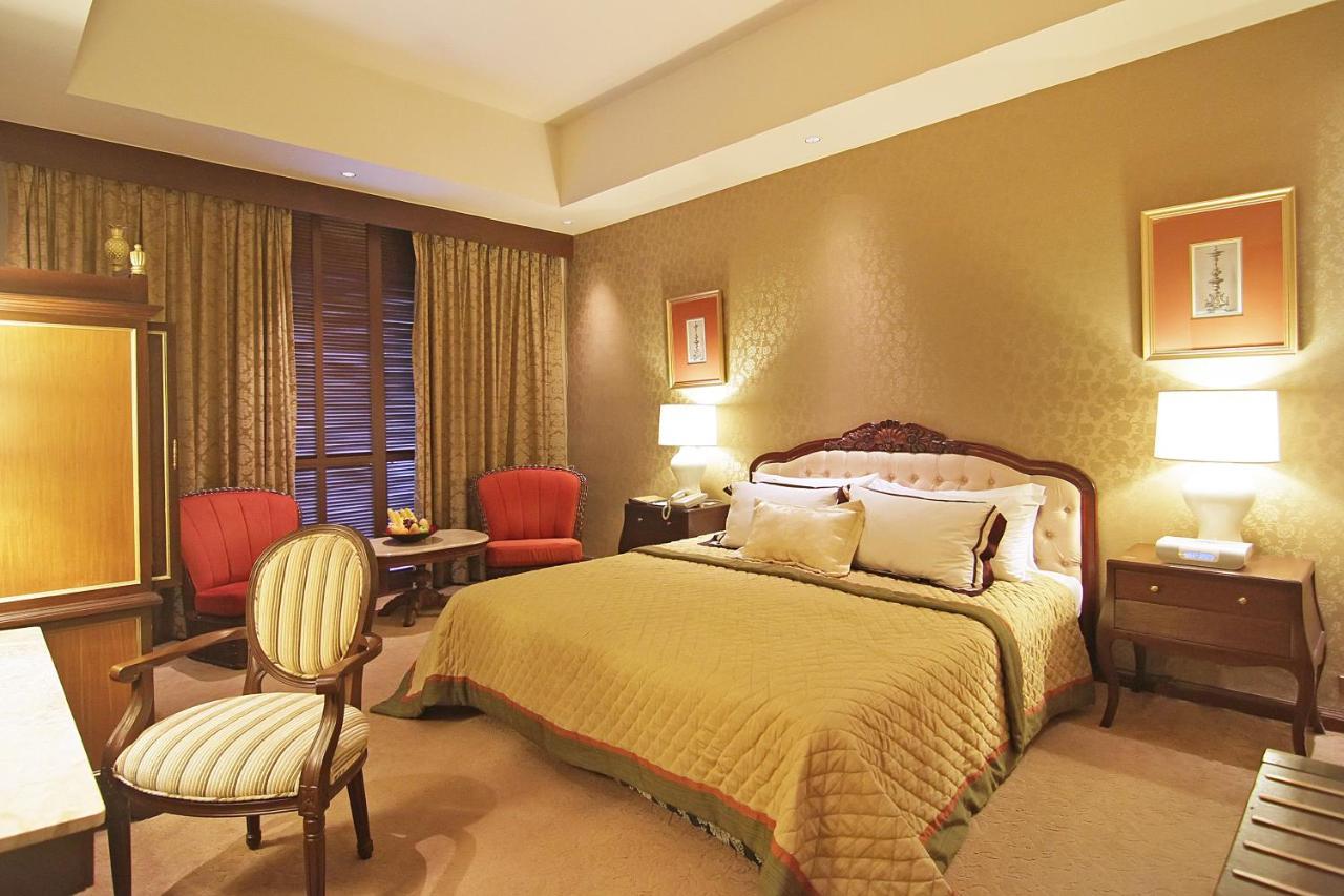 Hotel The Manila